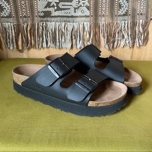Birkenstock vegan black platform Arizona slide sandal 39N